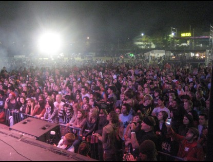 A picture of the massive crowd that gathered in front of the stage at the Kick Gas Festival